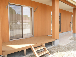 平屋　デッキ　スロープ